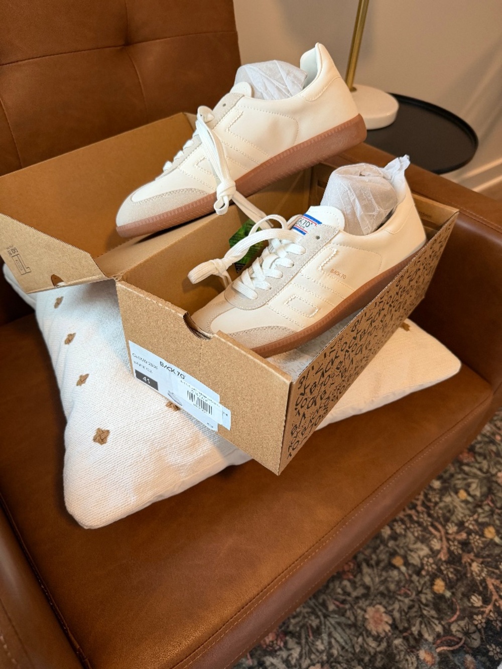 New in box! Womens back70 cloud leather sneakers 41/9.5 white ice